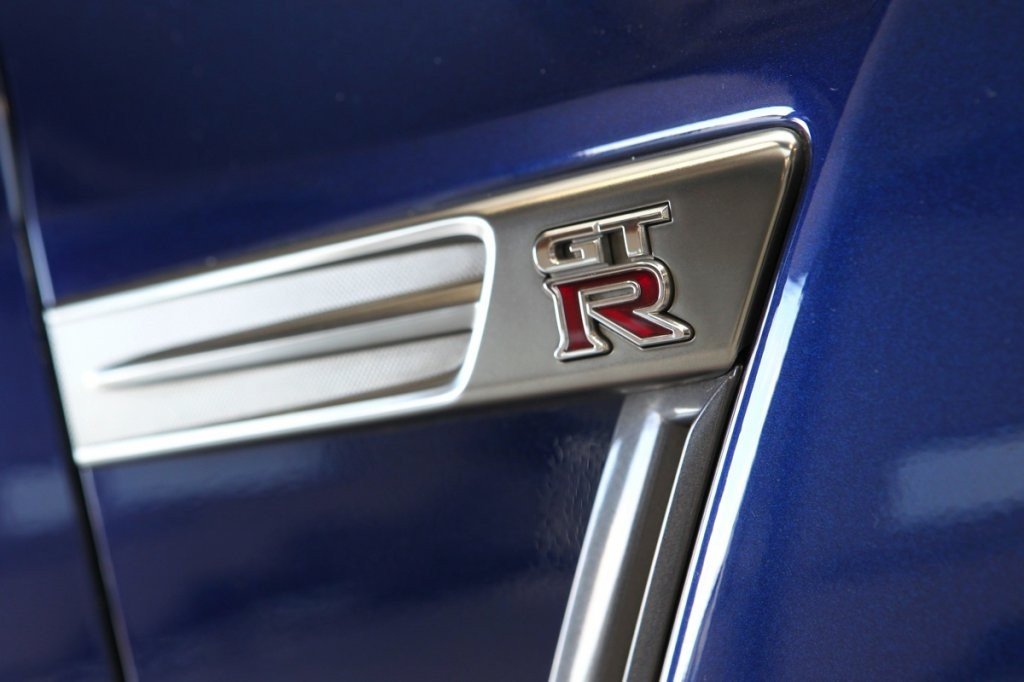 Nuevos Coches: Nissan GT-R 2012, vídeo y fotos del nuevo “Godzilla”
