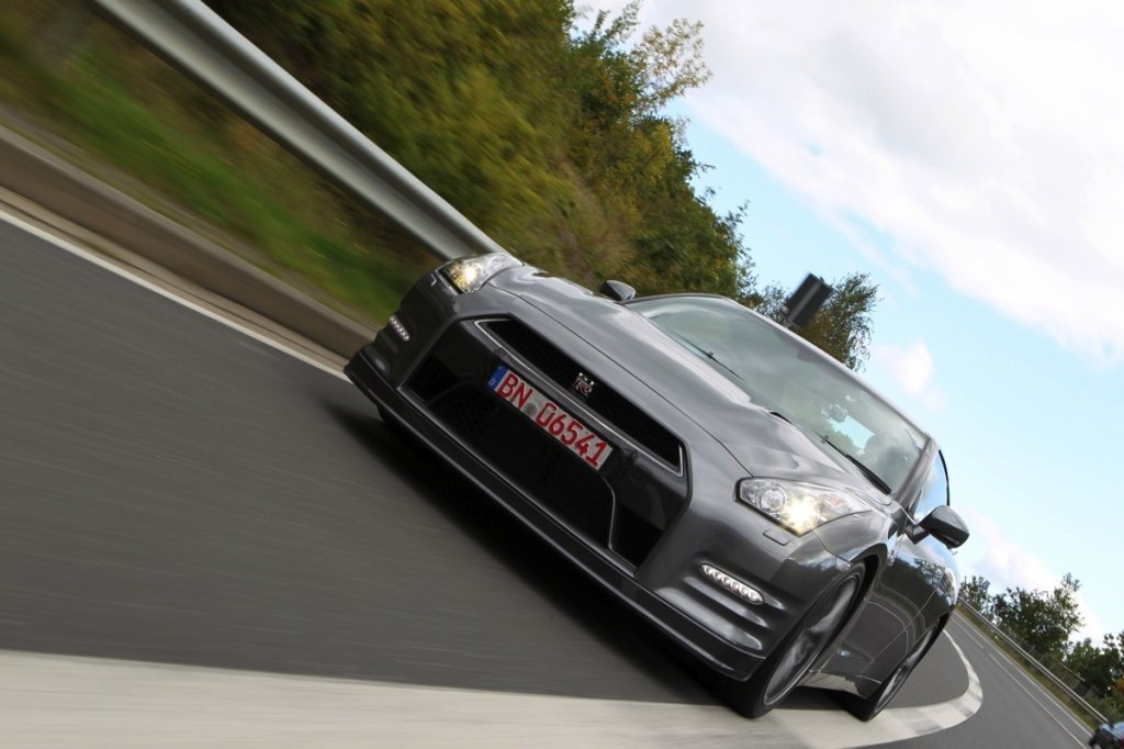 Nuevos Coches: Nissan GT-R 2012, vídeo y fotos del nuevo “Godzilla”