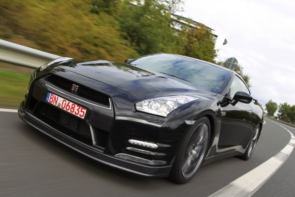 Nuevos Coches: Nissan GT-R 2012, vídeo y fotos del nuevo “Godzilla”