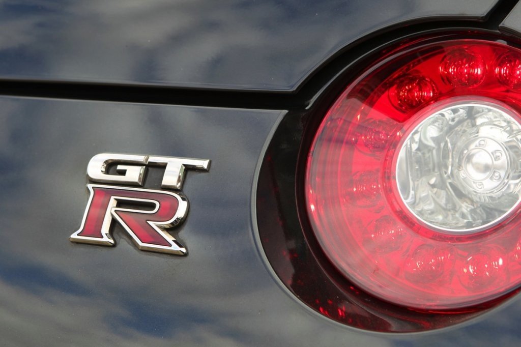 Nuevos Coches: Nissan GT-R 2012, vídeo y fotos del nuevo “Godzilla”