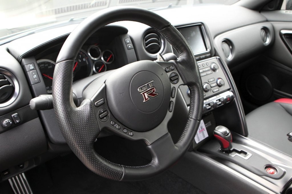 Nuevos Coches: Nissan GT-R 2012, vídeo y fotos del nuevo “Godzilla”
