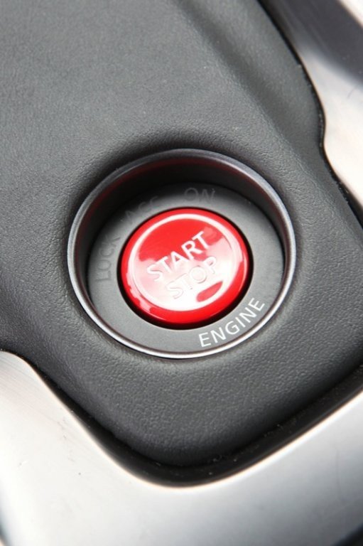 Nuevos Coches: Nissan GT-R 2012, vídeo y fotos del nuevo “Godzilla”