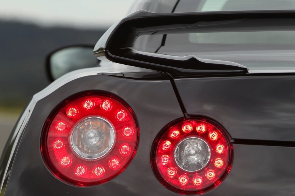 Nuevos Coches: Nissan GT-R 2012, vídeo y fotos del nuevo “Godzilla”