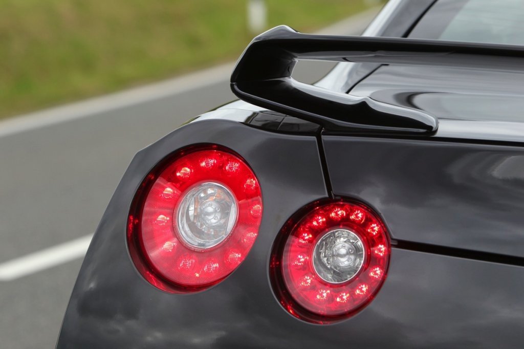 Nuevos Coches: Nissan GT-R 2012, vídeo y fotos del nuevo “Godzilla”