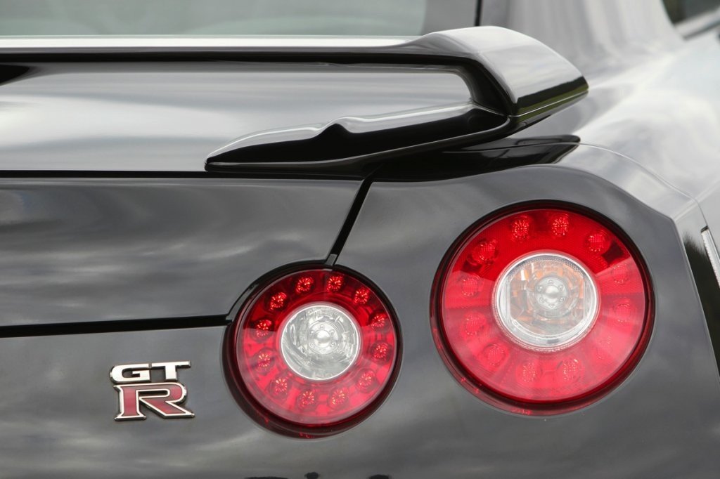 Nuevos Coches: Nissan GT-R 2012, vídeo y fotos del nuevo “Godzilla”