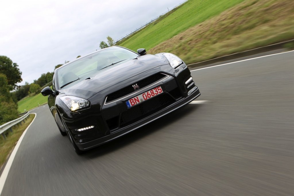 Nuevos Coches: Nissan GT-R 2012, vídeo y fotos del nuevo “Godzilla”