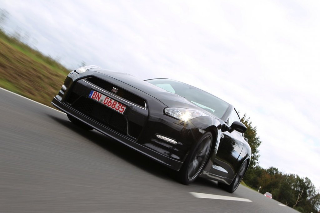 Nuevos Coches: Nissan GT-R 2012, vídeo y fotos del nuevo “Godzilla”