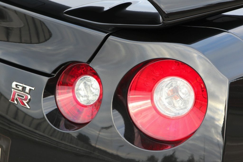 Nuevos Coches: Nissan GT-R 2012, vídeo y fotos del nuevo “Godzilla”
