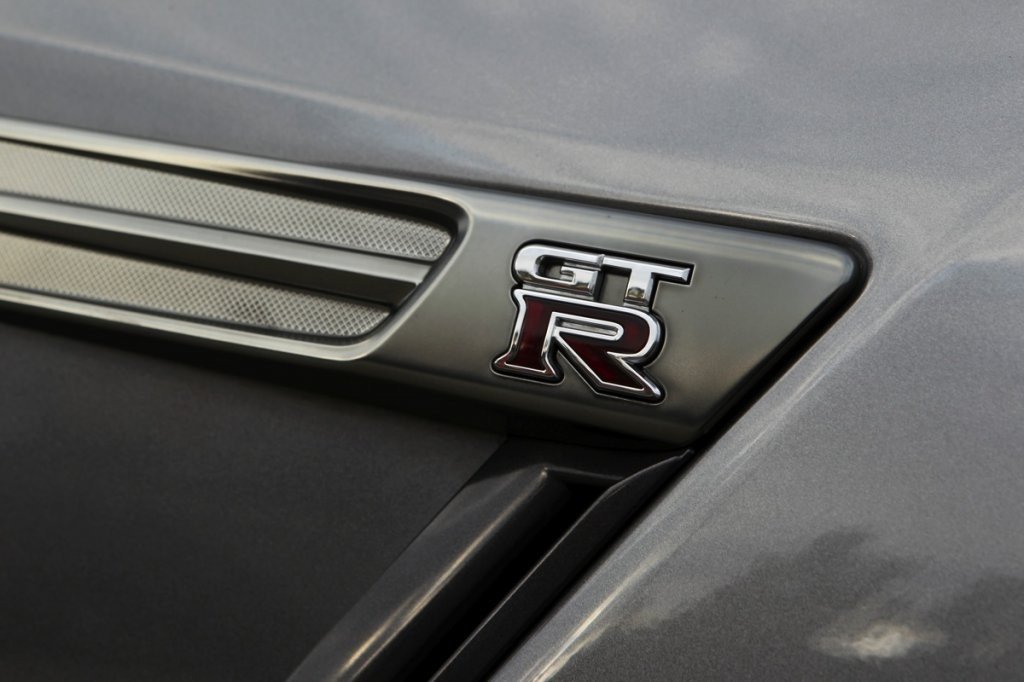 Nuevos Coches: Nissan GT-R 2012, vídeo y fotos del nuevo “Godzilla”
