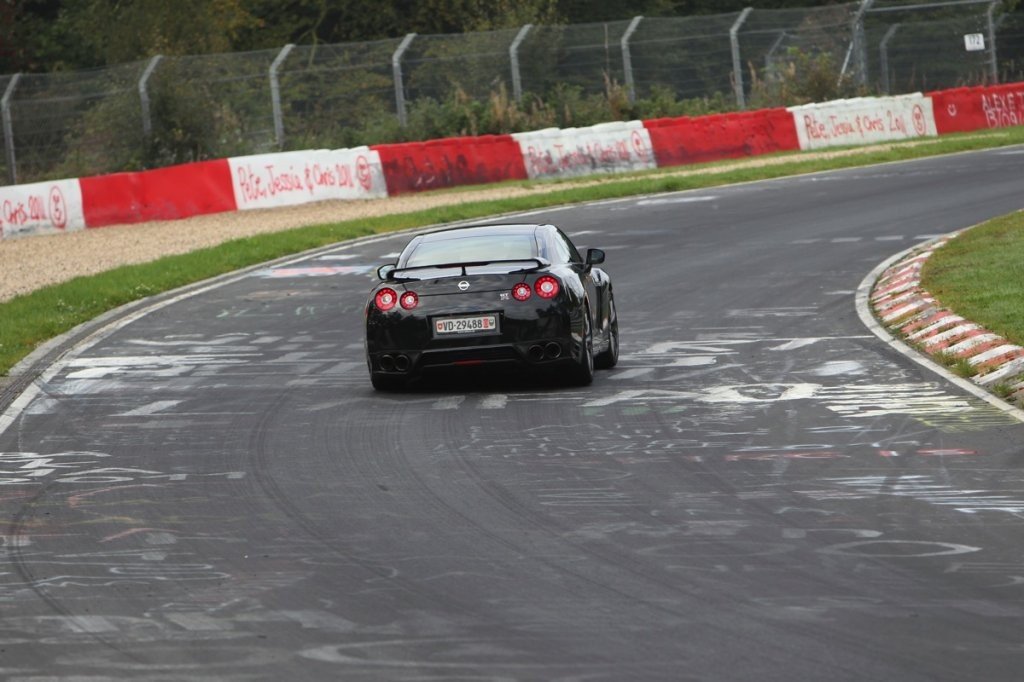 Nuevos Coches: Nissan GT-R 2012, vídeo y fotos del nuevo “Godzilla”