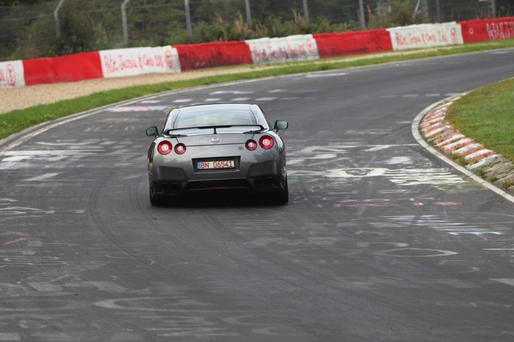 Nuevos Coches: Nissan GT-R 2012, vídeo y fotos del nuevo “Godzilla”