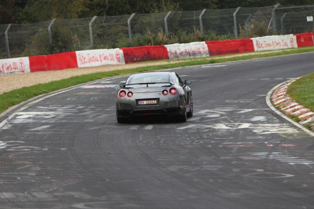 Nuevos Coches: Nissan GT-R 2012, vídeo y fotos del nuevo “Godzilla”