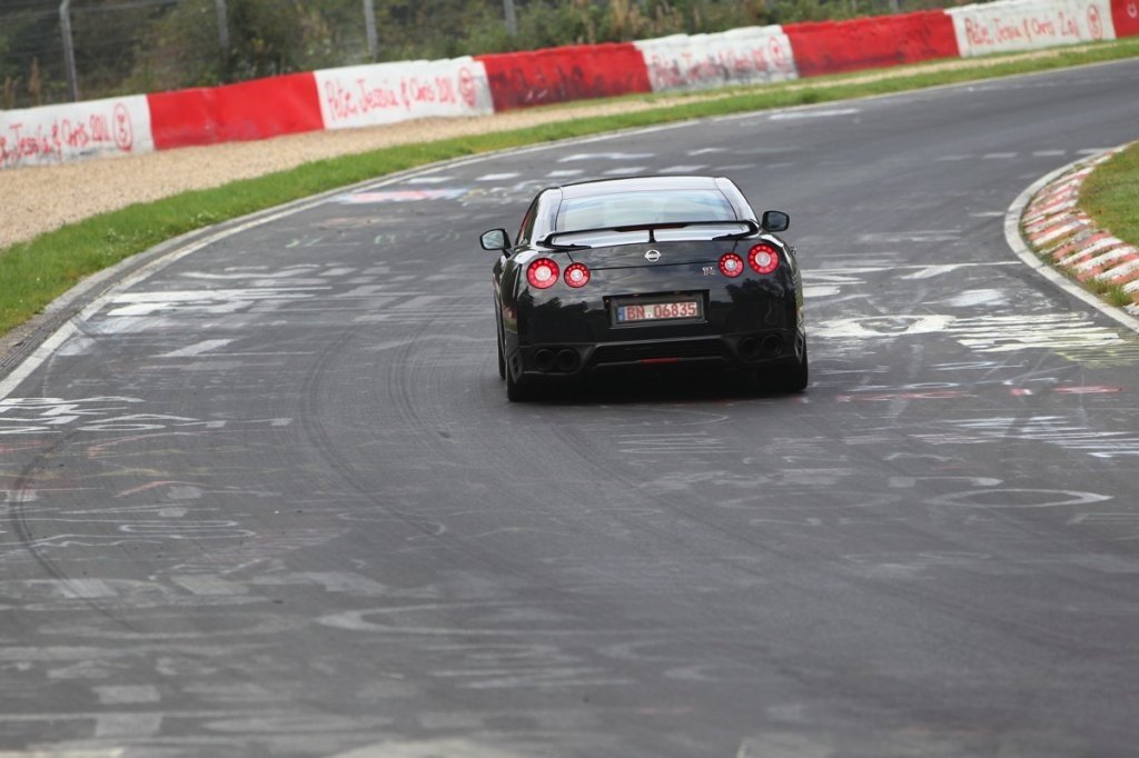 Nuevos Coches: Nissan GT-R 2012, vídeo y fotos del nuevo “Godzilla”
