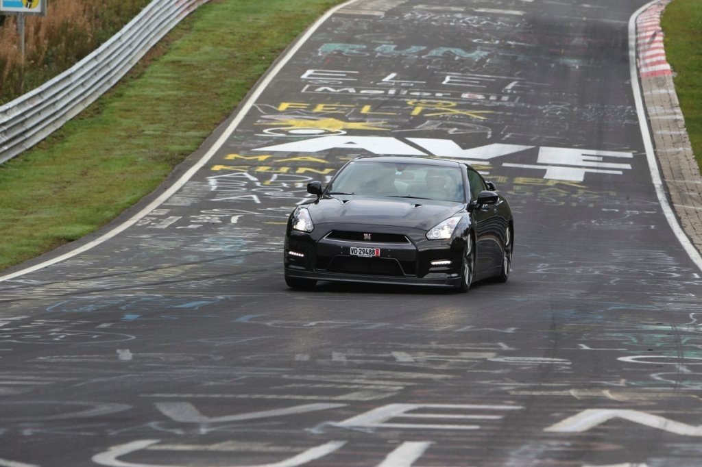 Nuevos Coches: Nissan GT-R 2012, vídeo y fotos del nuevo “Godzilla”