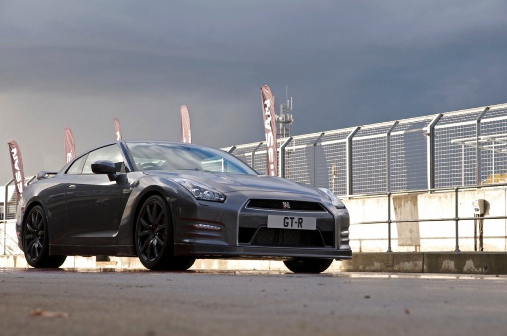 Nuevos Coches: Nissan GT-R 2012, vídeo y fotos del nuevo “Godzilla”