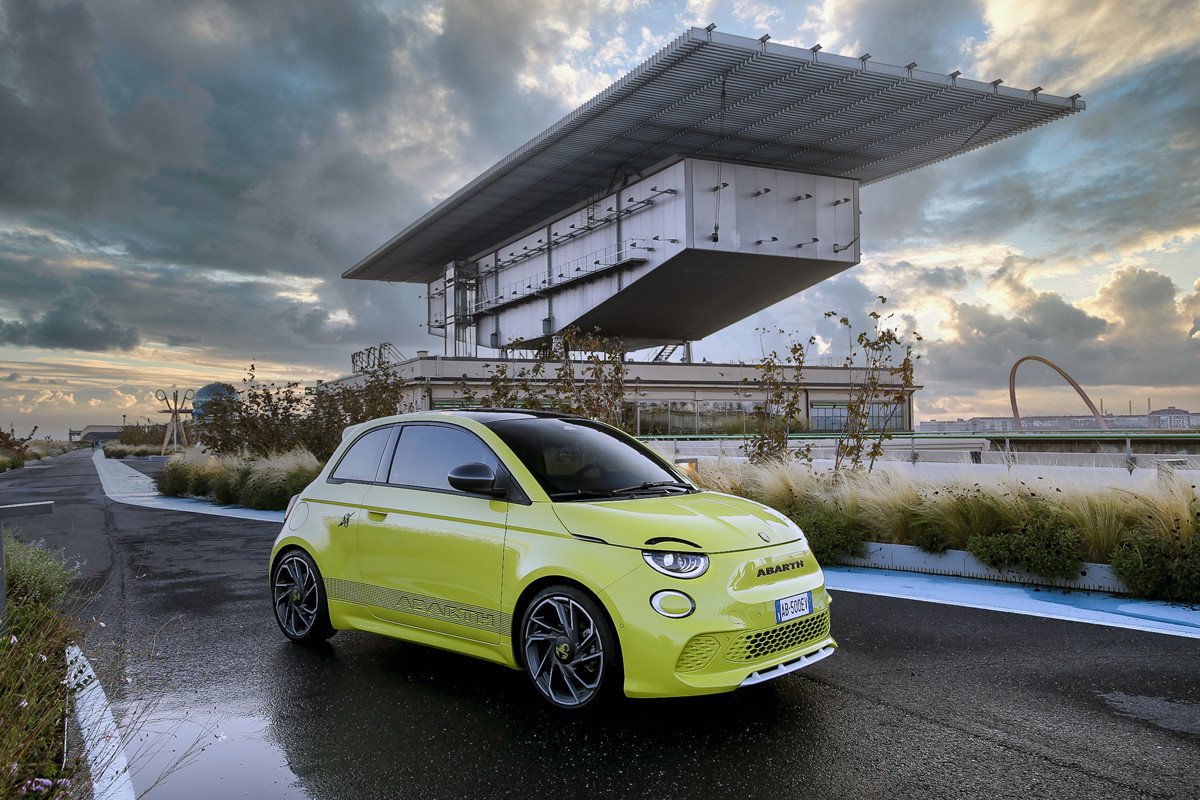Abarth 500e: eléctrico, con 154 CV, sonido y versión de lanzamiento “Scorpionissima”