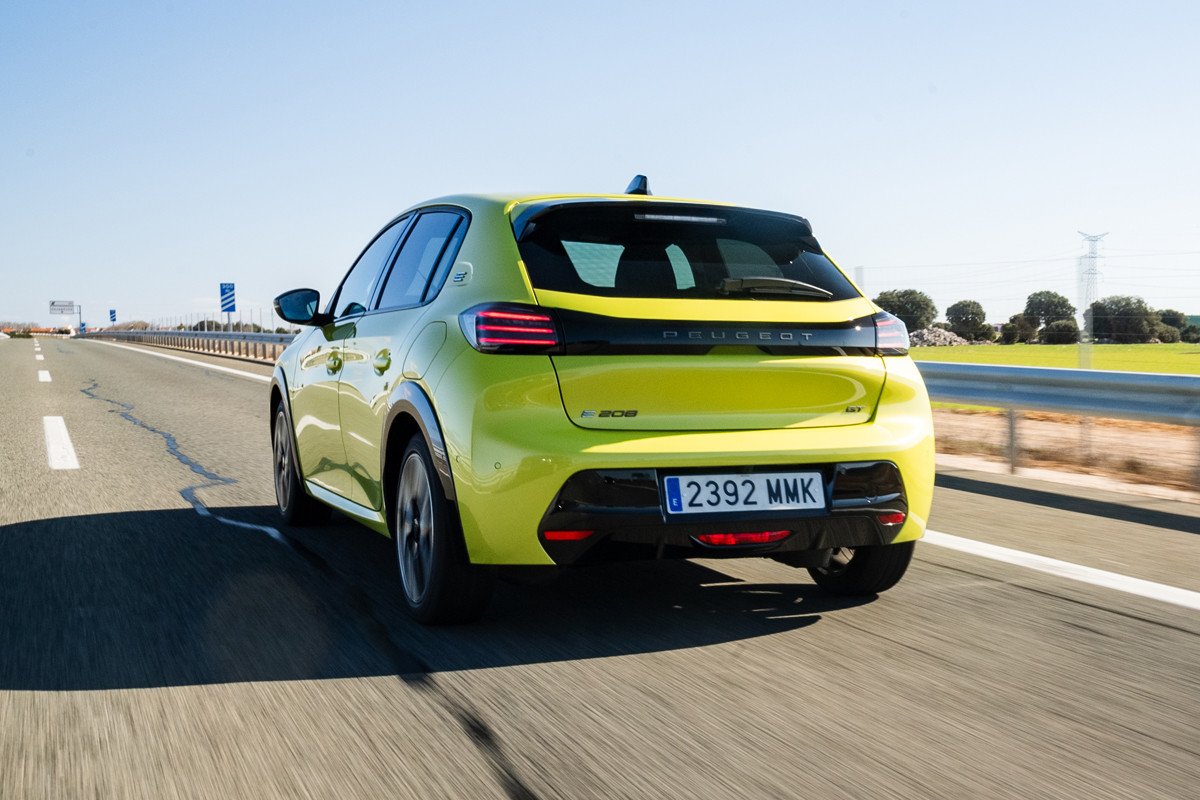 Prueba Peugeot E-208