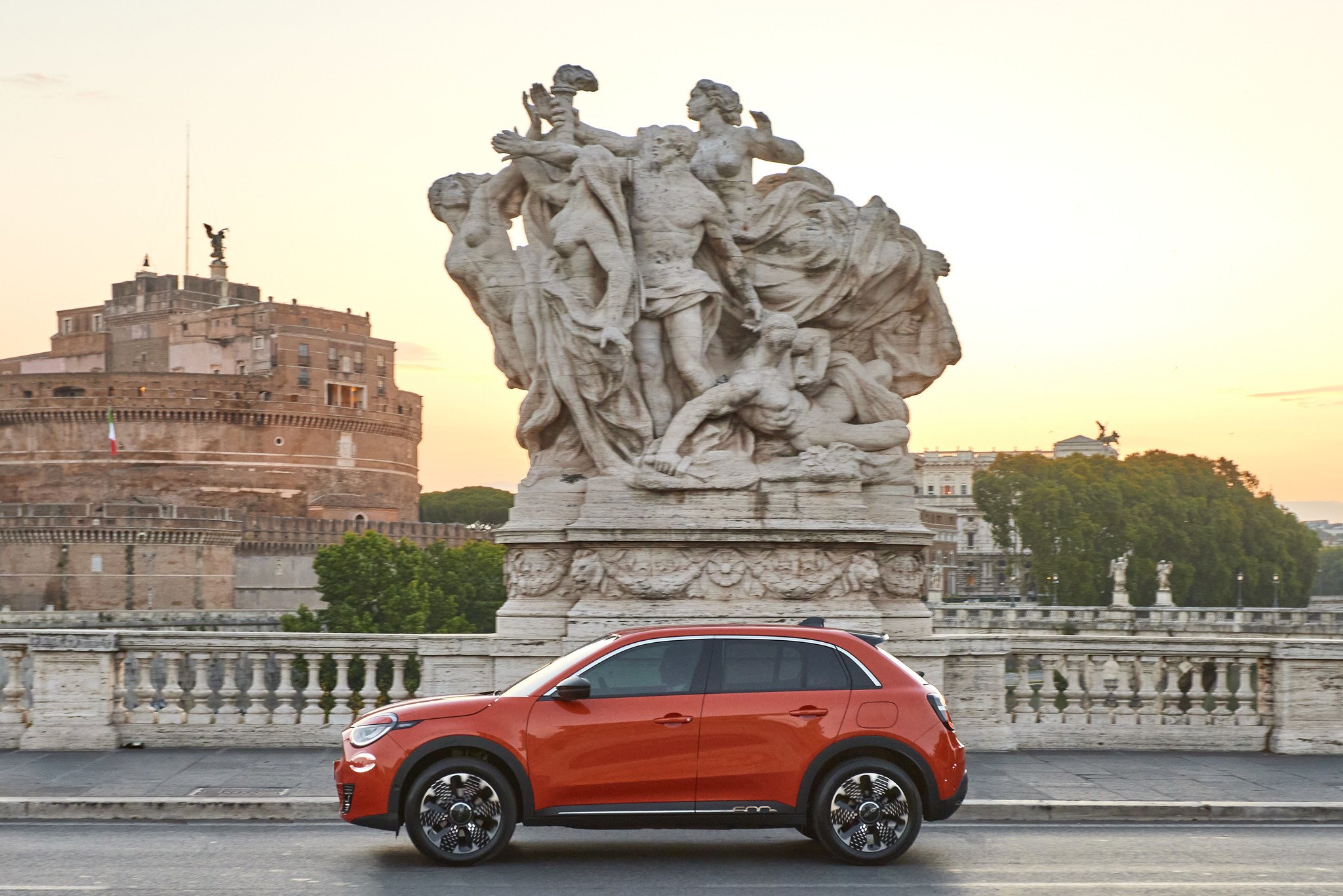 El Fiat 600 resucita convertido en un SUV eléctrico con hasta 600 km de autonomía