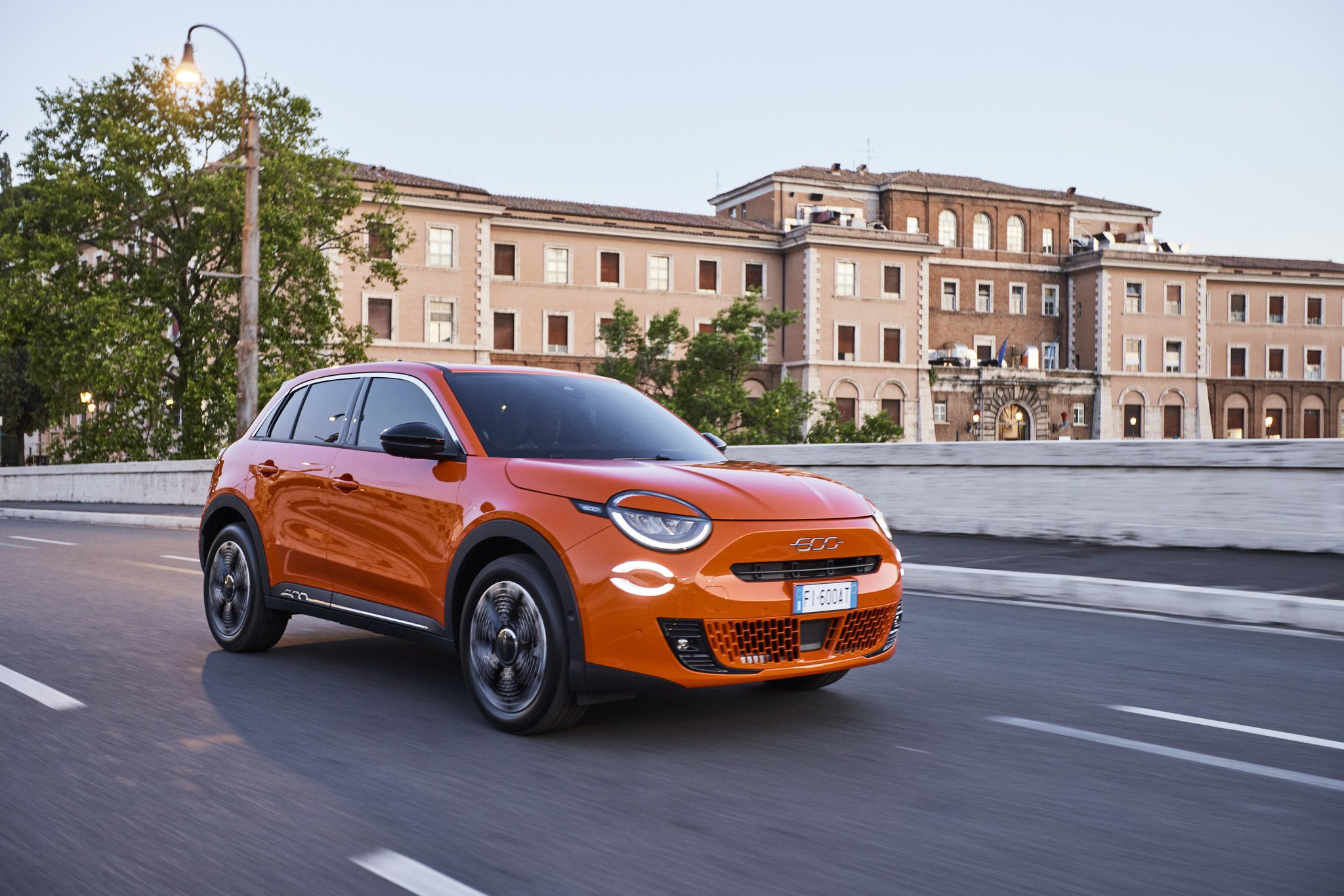 El Fiat 600 resucita convertido en un SUV eléctrico con hasta 600 km de autonomía