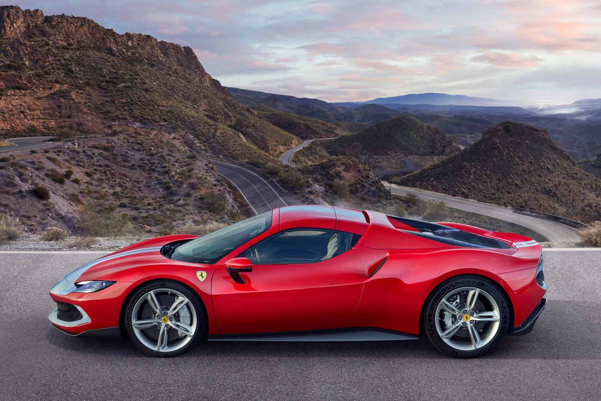 Nuevo Ferrari 296 GTS: el nuevo spider híbrido enchufable con 830 CV