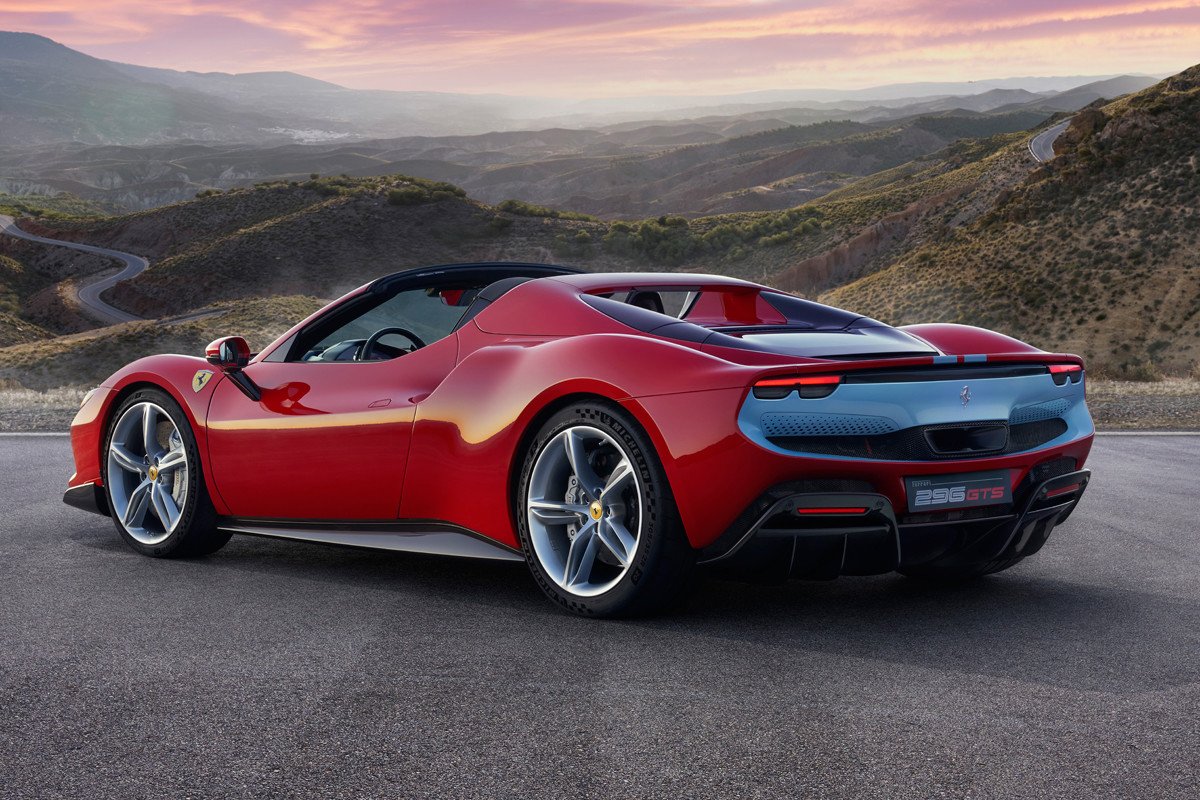 Nuevo Ferrari 296 GTS: el nuevo spider híbrido enchufable con 830 CV