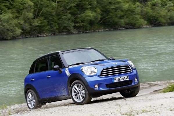 MINI amplía la gama de modelos con tracción total
