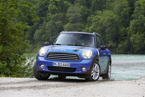 MINI amplía la gama de modelos con tracción total