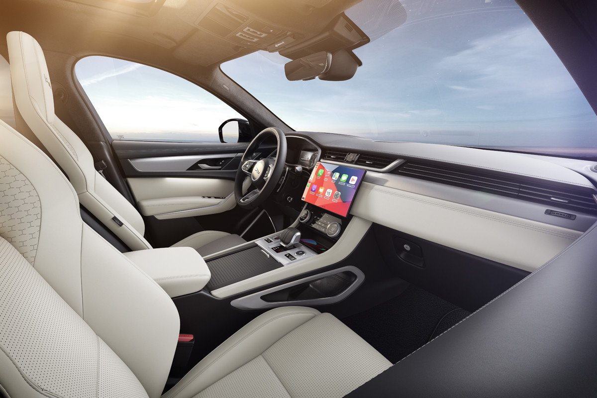 Jaguar F-PACE: estrena acabado R-Dynamic Black y mejora su equipamiento