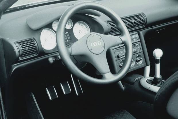 5 malos hábitos que desgastan el embrague de tu coche: evítalos y prolonga su vida útil
