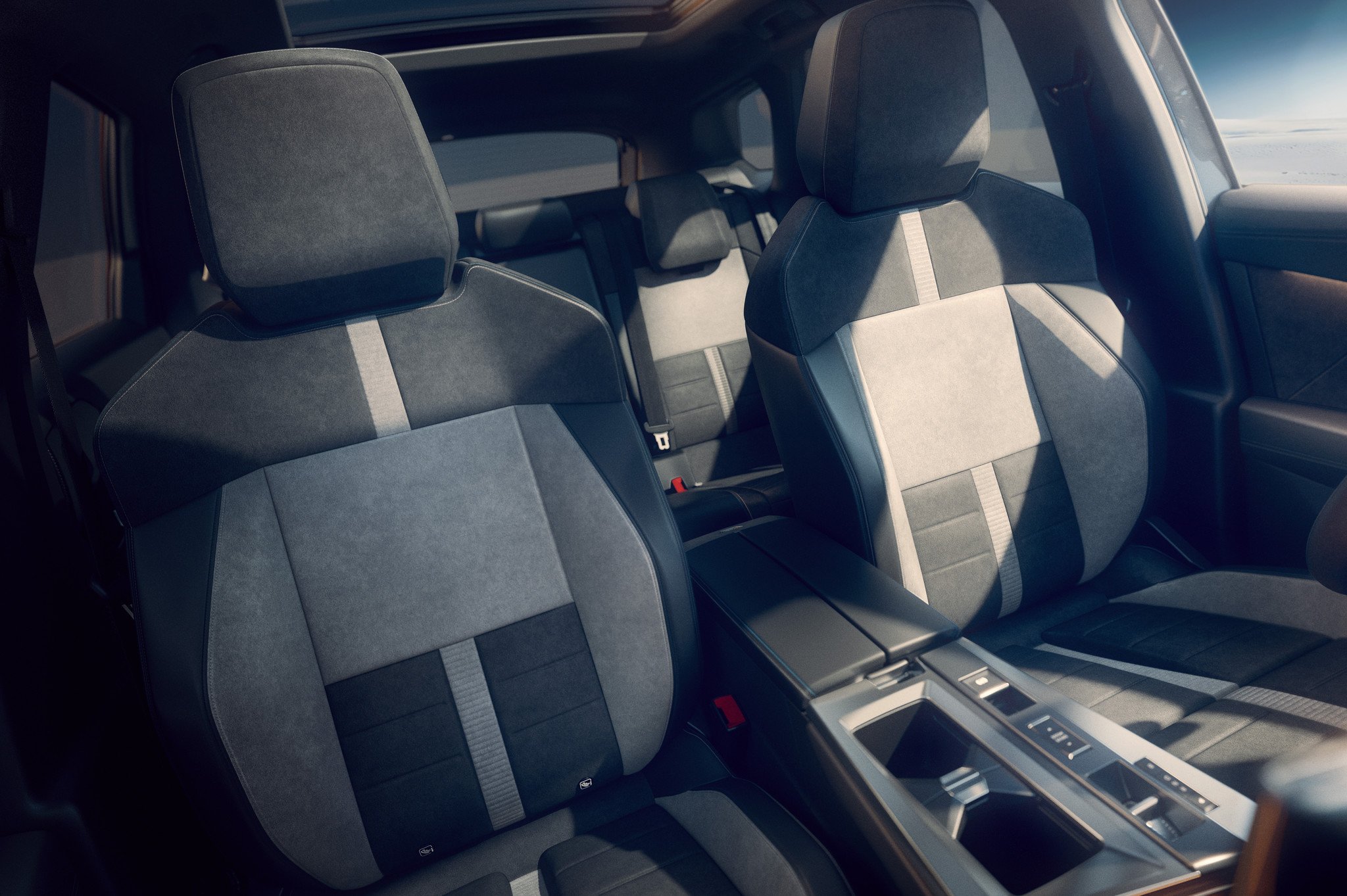 El Opel Grandland estrena versión eléctrica 4x4 y más de 500 km de autonomía