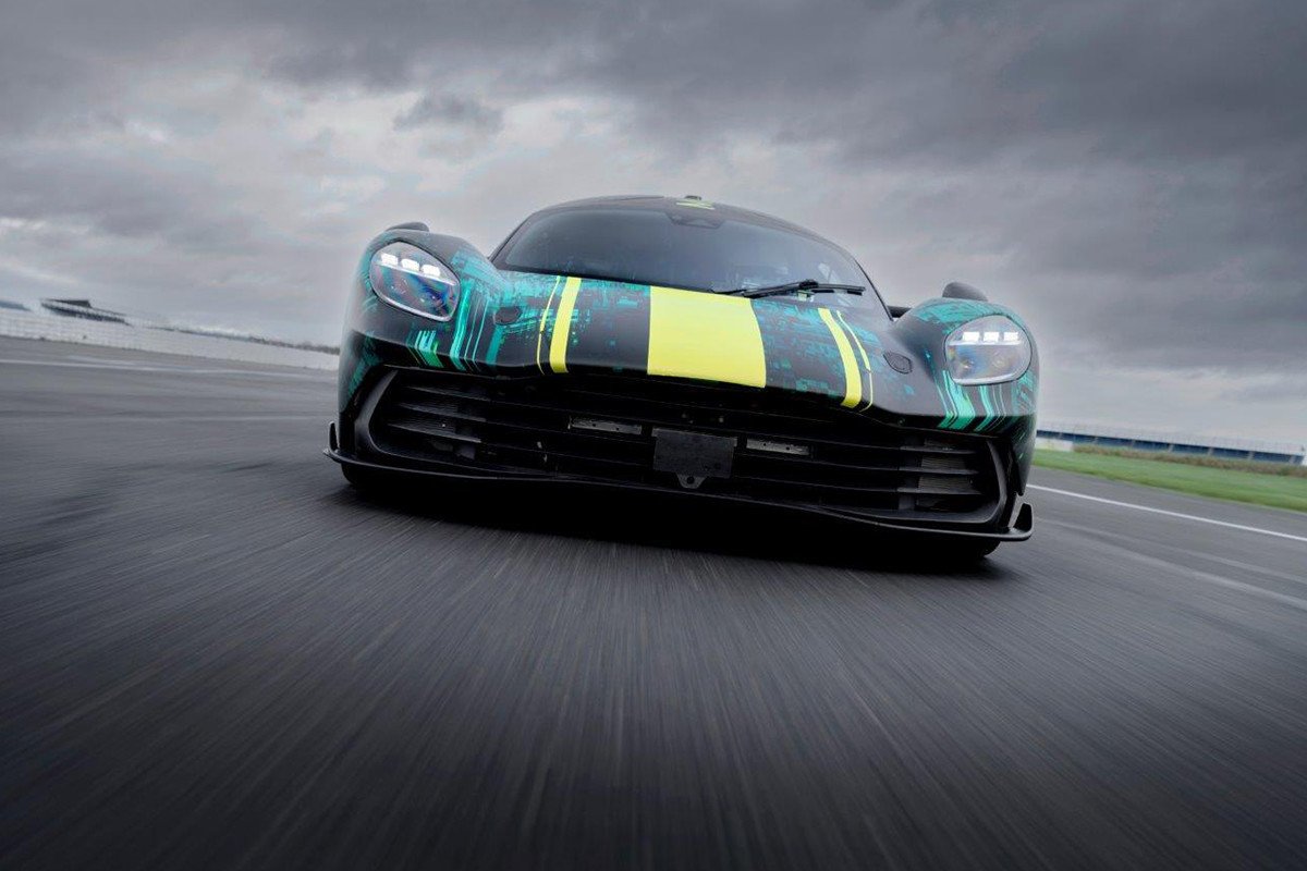 Aston Martin Valhalla: Elegancia y Potencia en el Futuro Híbrido