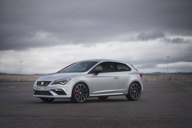 Los 10 coches deportivos con la potencia más barata