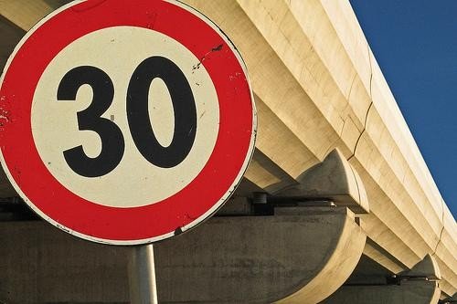 Baja la velocidad en el centro de Valencia: Todos a 30km/h