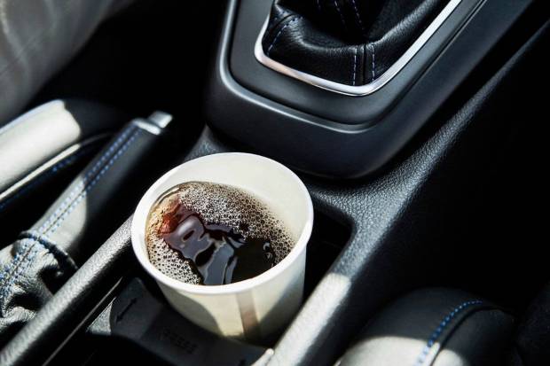 Nutricionistas nos dan una lista de alimentos y bebidas recomendables si viajas en coche