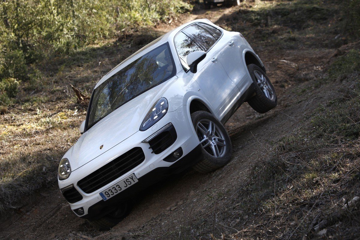 Prueba off-road: ¿hasta dónde puede llegar un Porsche Cayenne fuera del asfalto?