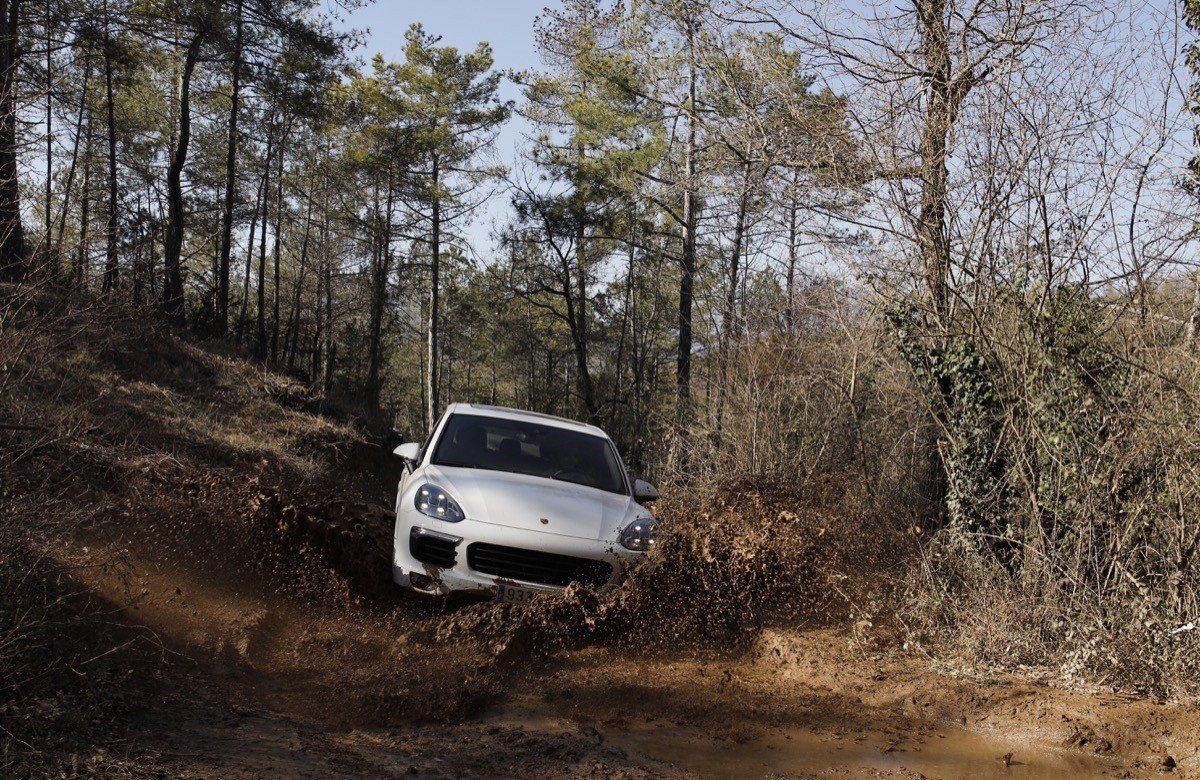 Prueba off-road: ¿hasta dónde puede llegar un Porsche Cayenne fuera del asfalto?