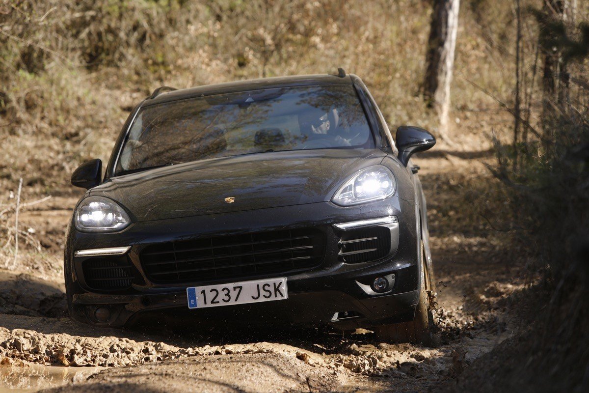 Prueba off-road: ¿hasta dónde puede llegar un Porsche Cayenne fuera del asfalto?