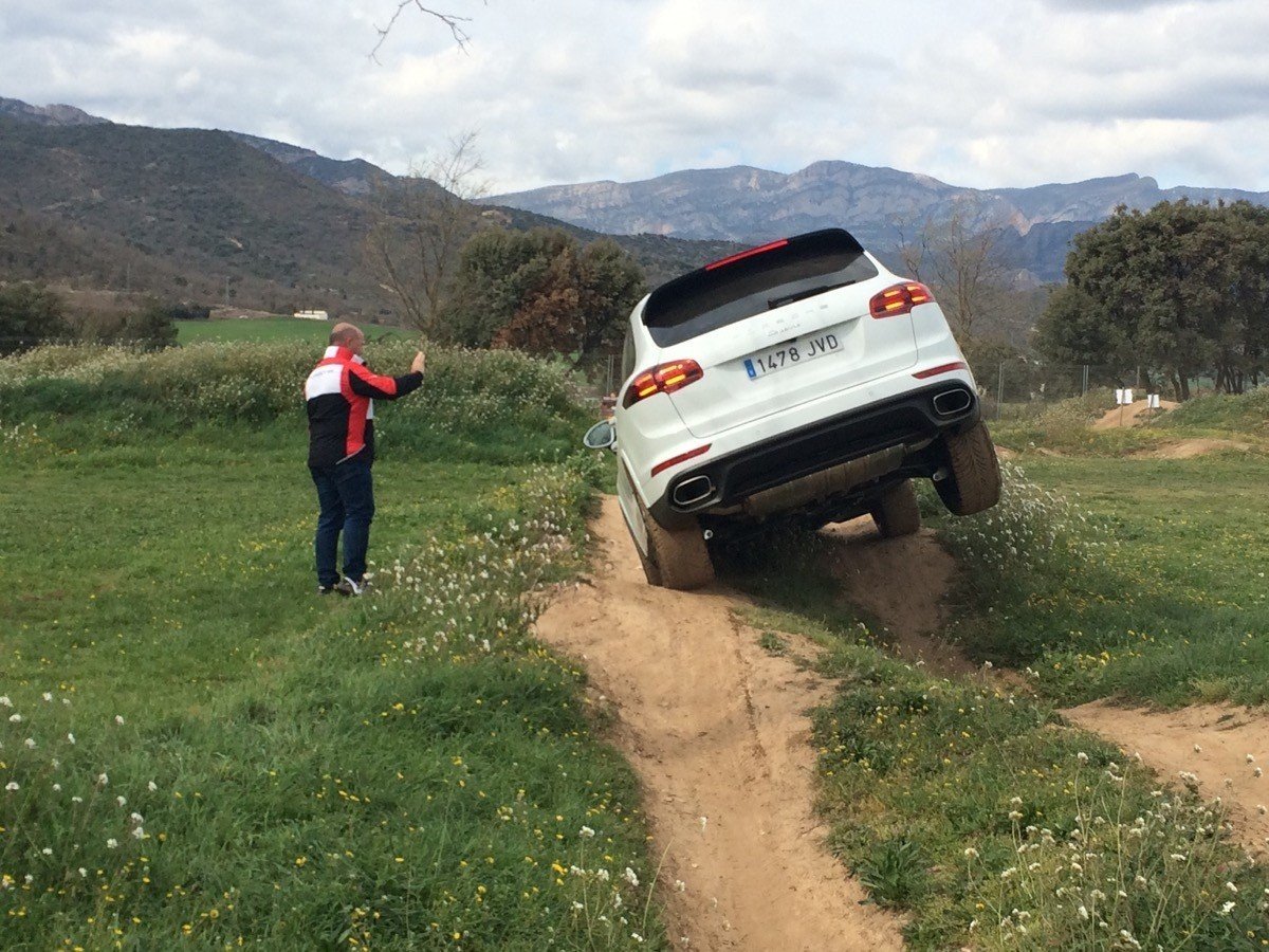 Prueba off-road: ¿hasta dónde puede llegar un Porsche Cayenne fuera del asfalto?