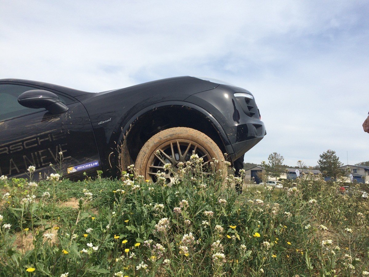 Prueba off-road: ¿hasta dónde puede llegar un Porsche Cayenne fuera del asfalto?