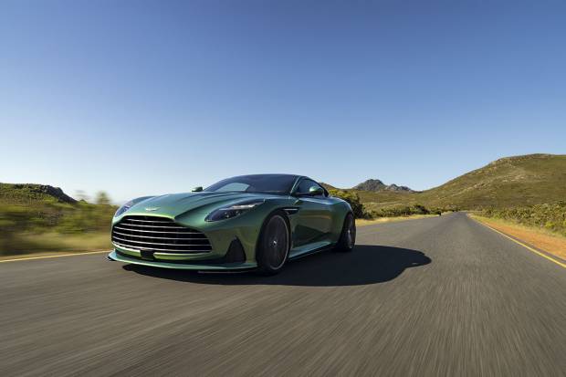 Aston Martin DB12: los ingleses a una nueva era con un deportivo que no es eléctrico