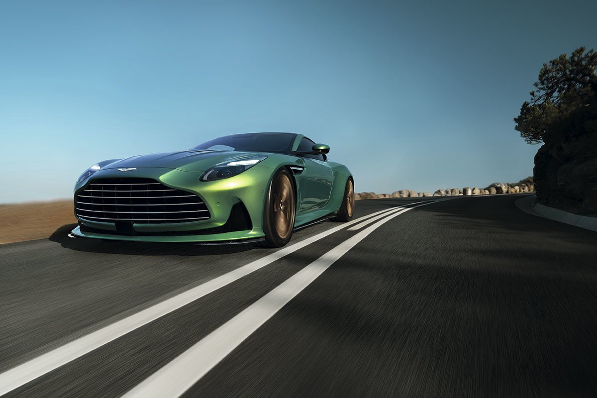 Aston Martin DB12: los ingleses a una nueva era con un deportivo que no es eléctrico