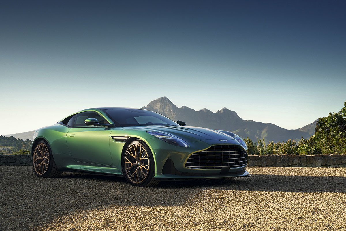 Aston Martin DB12: los ingleses a una nueva era con un deportivo que no es eléctrico