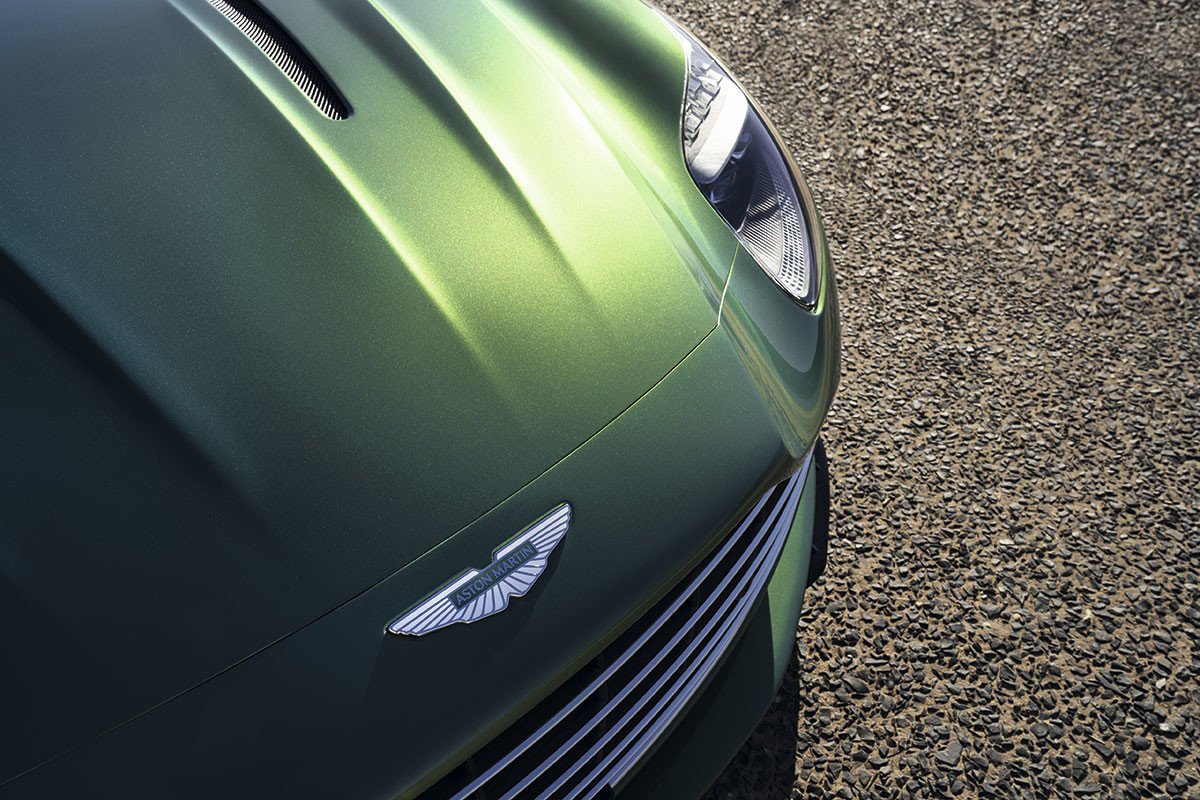 Aston Martin DB12: los ingleses a una nueva era con un deportivo que no es eléctrico