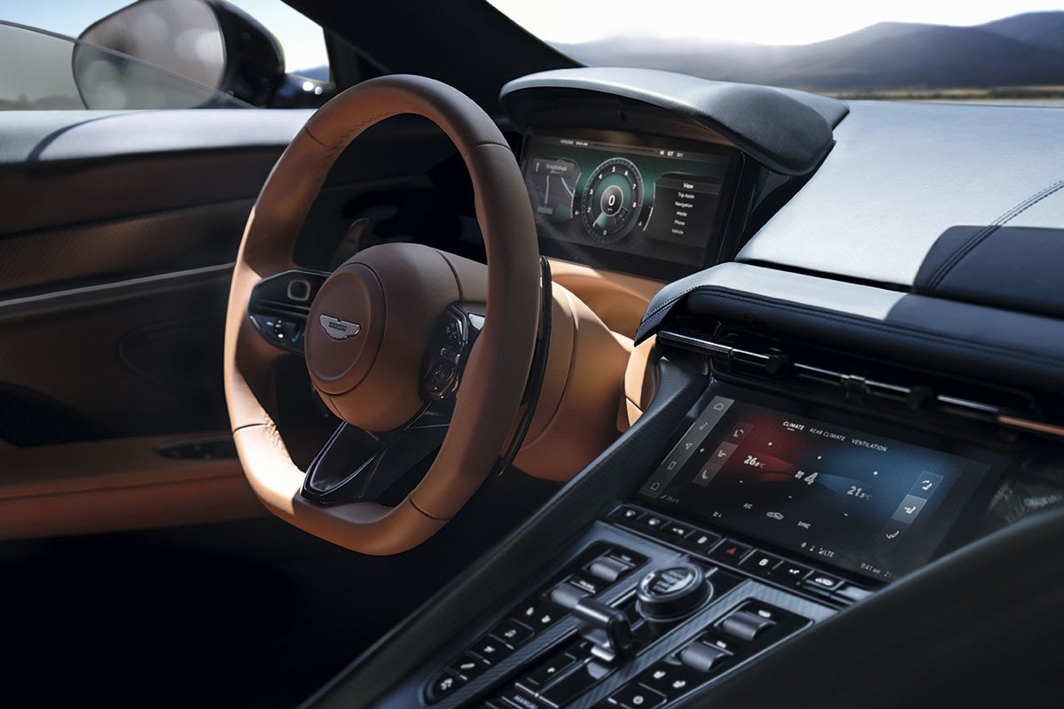 Aston Martin DB12: los ingleses a una nueva era con un deportivo que no es eléctrico