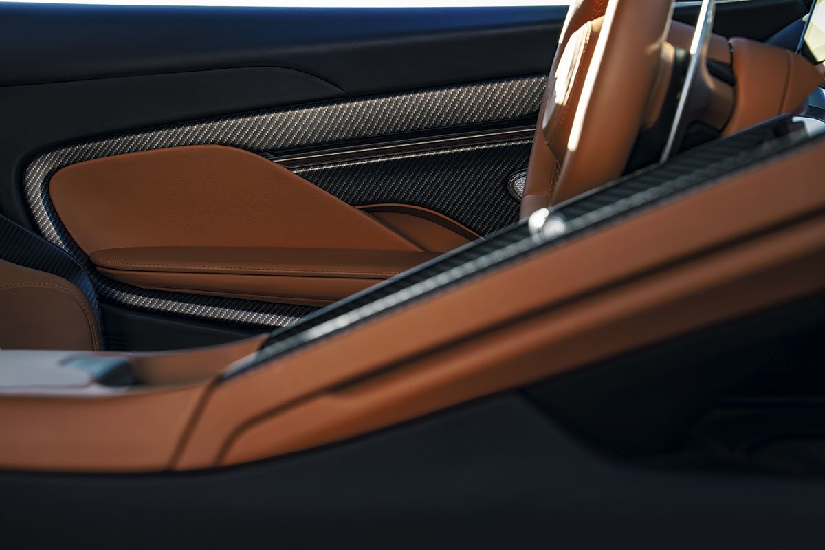 Aston Martin DB12: los ingleses a una nueva era con un deportivo que no es eléctrico
