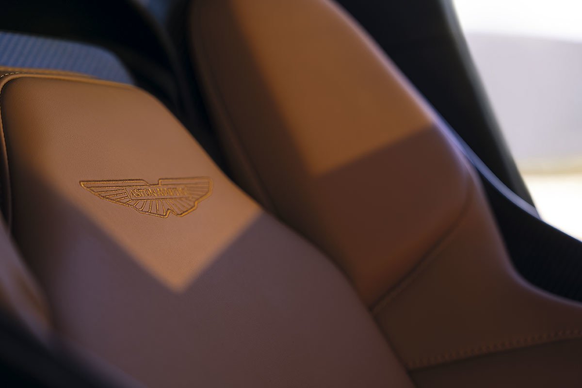 Aston Martin DB12: los ingleses a una nueva era con un deportivo que no es eléctrico