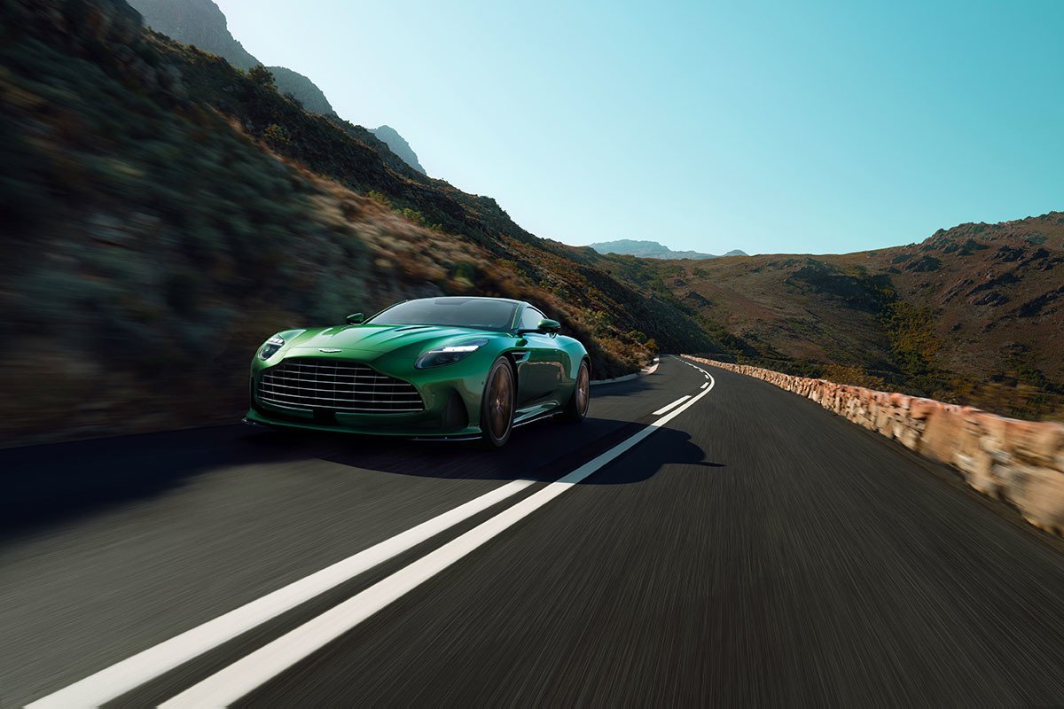 Aston Martin DB12: los ingleses a una nueva era con un deportivo que no es eléctrico