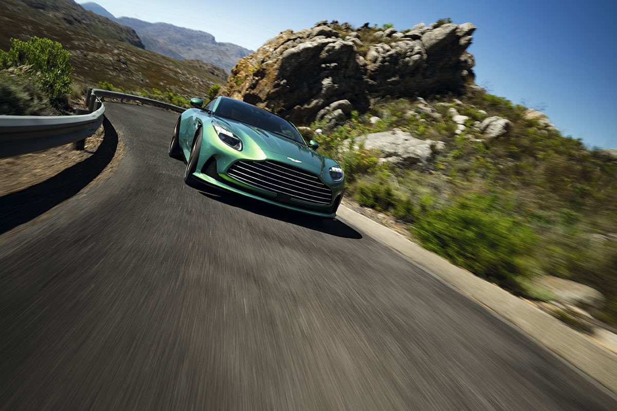 Aston Martin DB12: los ingleses a una nueva era con un deportivo que no es eléctrico