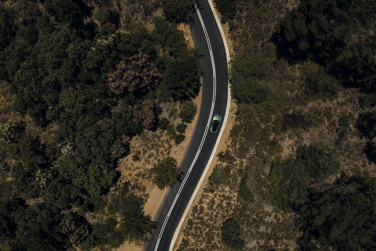 Aston Martin DB12: los ingleses a una nueva era con un deportivo que no es eléctrico