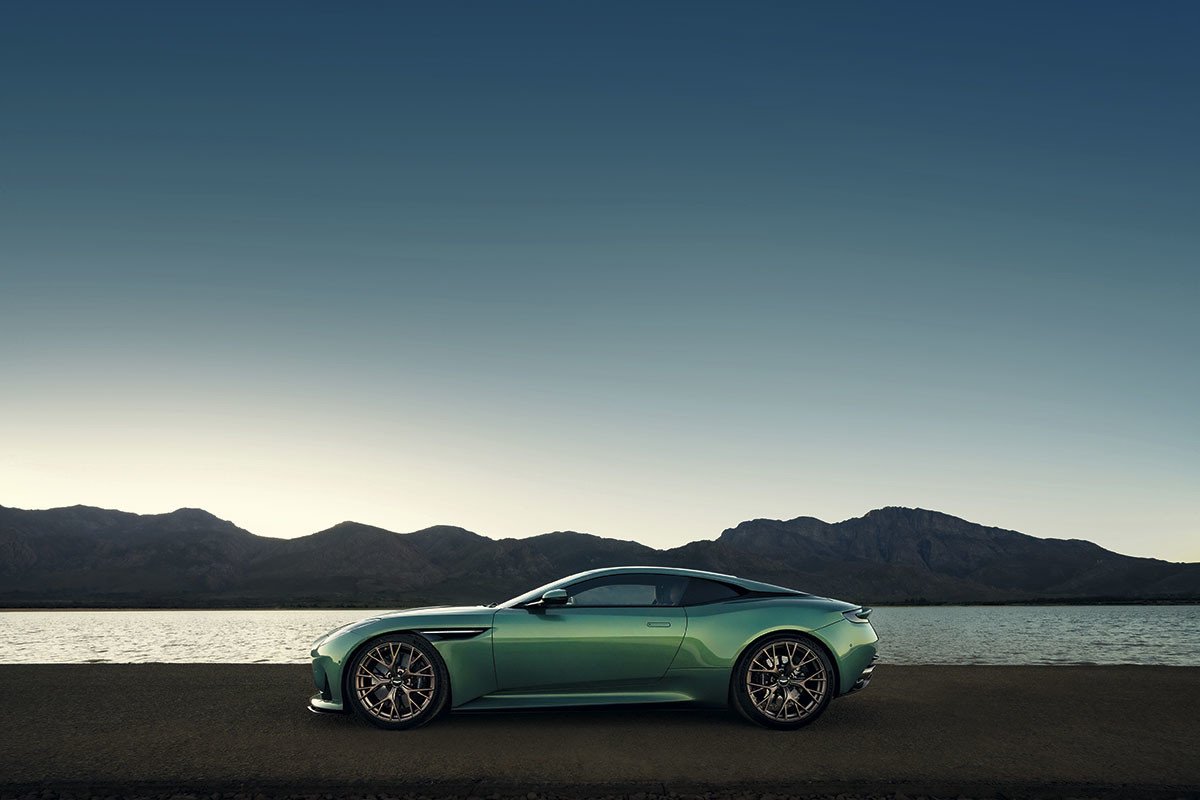 Aston Martin DB12